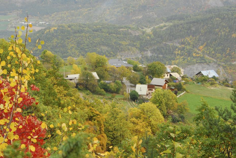 La Ferme De Beaute Panzió Chateauroux-les-Alpes Kültér fotó